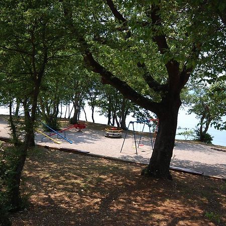 Apartment Mladan By El-Pi Tours Njivice Kültér fotó