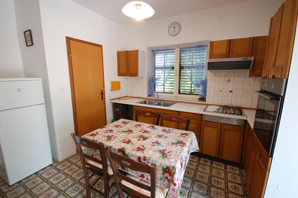 Apartment Mladan By El-Pi Tours Njivice Kültér fotó