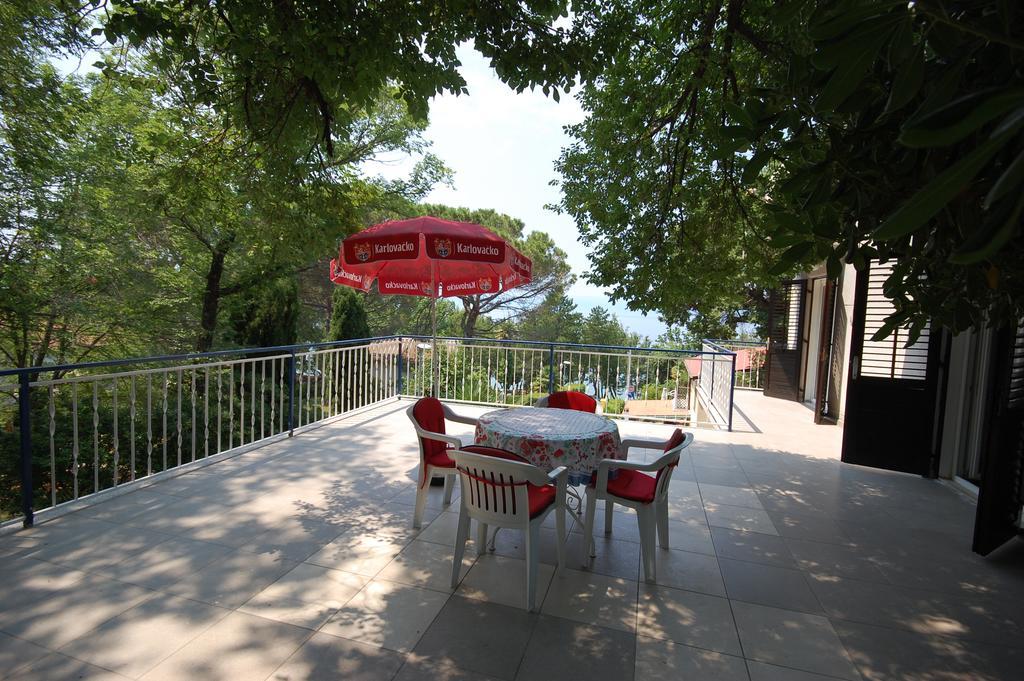 Apartment Mladan By El-Pi Tours Njivice Kültér fotó