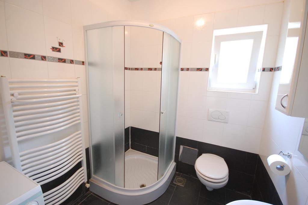 Apartment Mladan By El-Pi Tours Njivice Kültér fotó