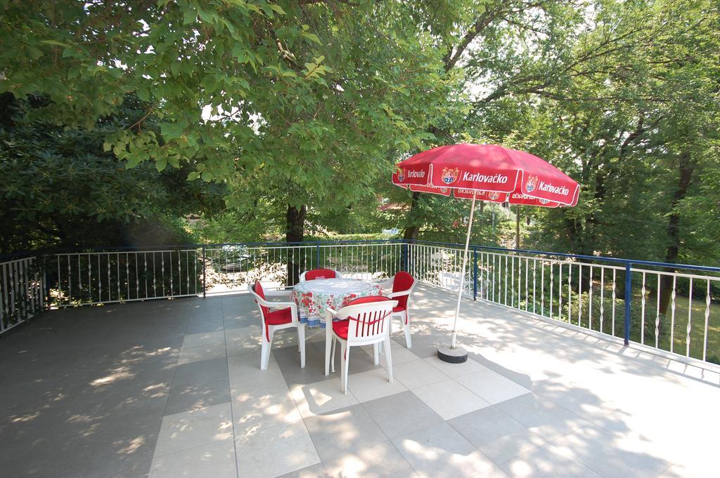 Apartment Mladan By El-Pi Tours Njivice Kültér fotó