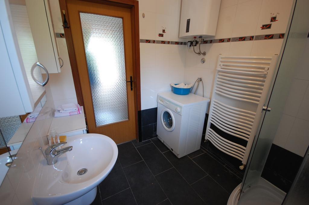Apartment Mladan By El-Pi Tours Njivice Kültér fotó