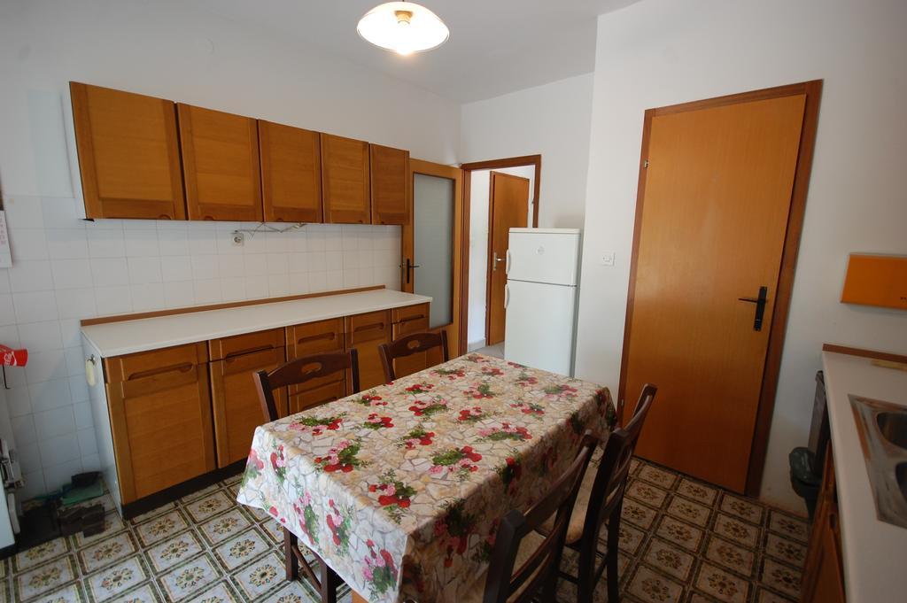 Apartment Mladan By El-Pi Tours Njivice Kültér fotó